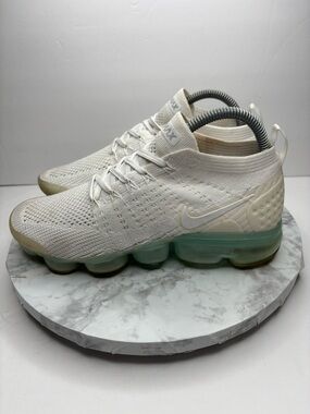 Size 7- Nike Air VaporMax Flyknit 2 sneakers in a white